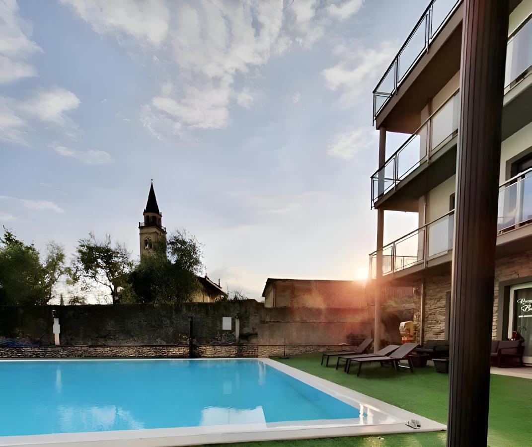Alexandra's Sunset Apartment